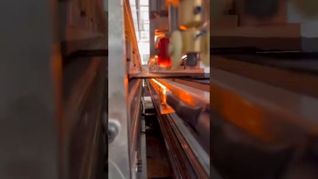 Процесс прямолинейной резки триплекса автоматическим столом серии PRAKTIK модель GCML-3725