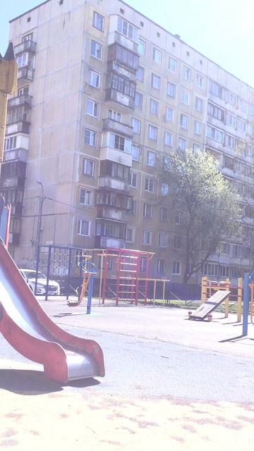 Санкт-Петербург. Проспект Энгельса. 17.04.2026. Детская игровая площадка.  Эпизод 1