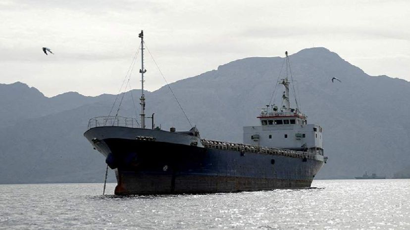 МИД Британии призвал к полному возобновлению судоходства через Ормузский пролив