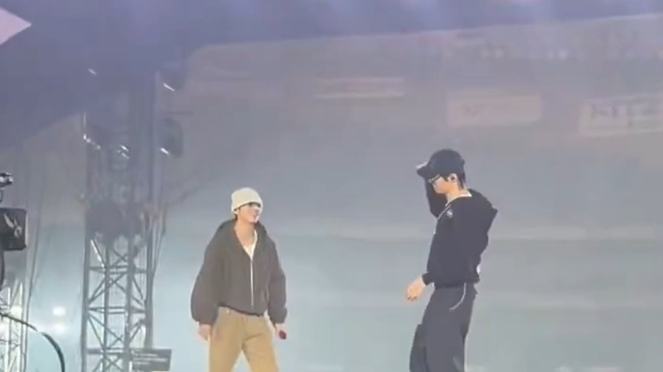 BTS (саундчек)Тэхён - Хосок