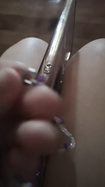 Прицепляем подвеску к чехлу телефона.