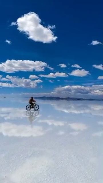 Салар-де-Уюни в Боливии одно из самых захватывающих мест на планете.