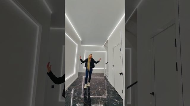 Дом в окружении елей. Бизнес класс. Север СПб