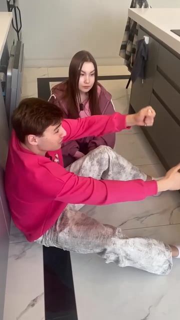 луномостк серия 28 никита и света заперты никита сошол сума откройте свету и никиту что бы они вышли