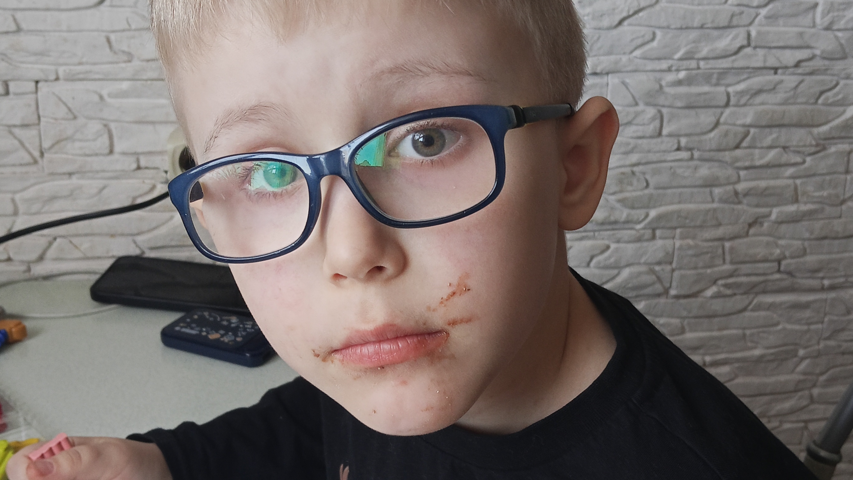 Тимофей делает уроки 