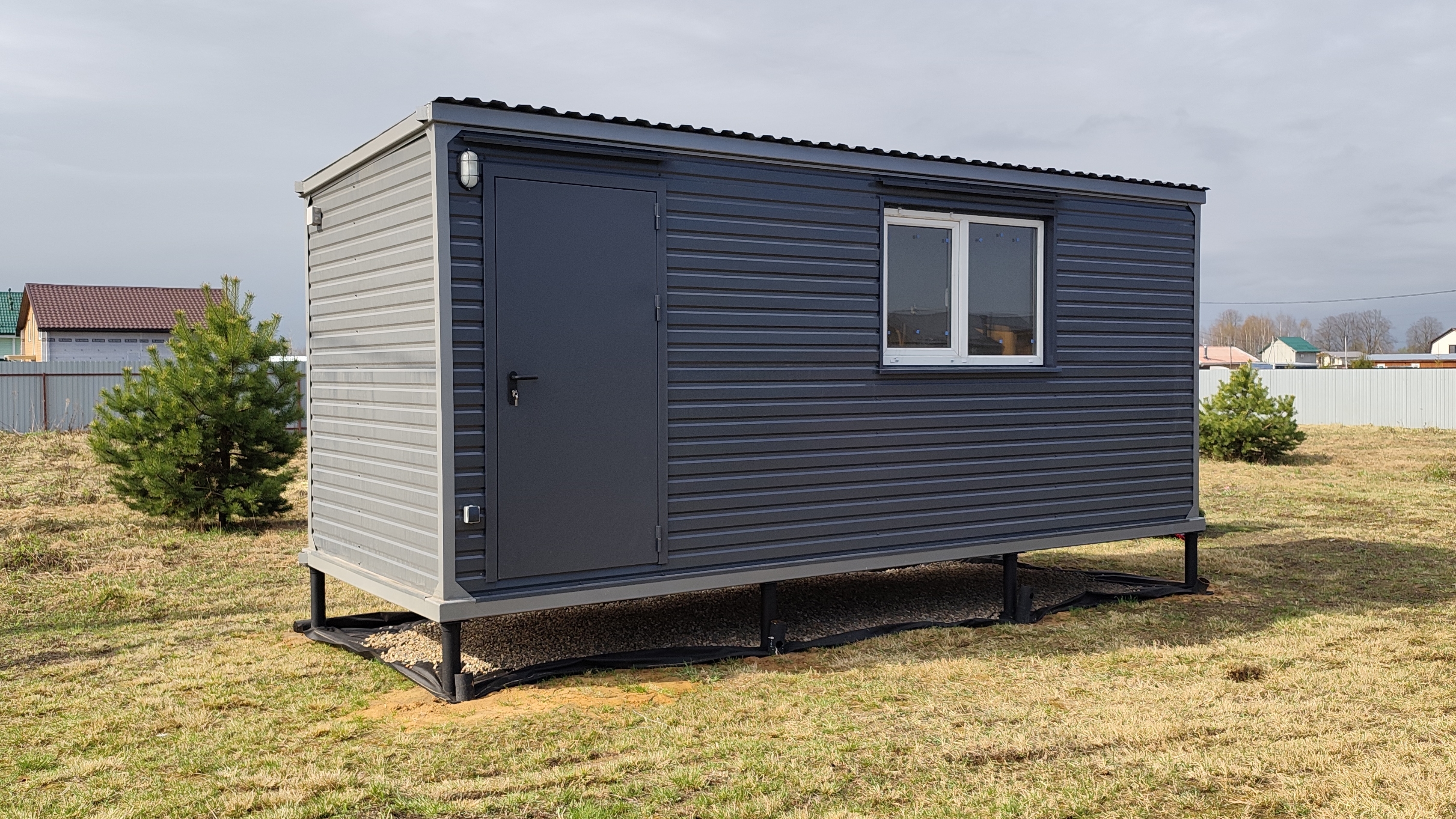 Дачный домик вагончик бытовка блок контейнер металлический 6 метровый в цвете Серый графит