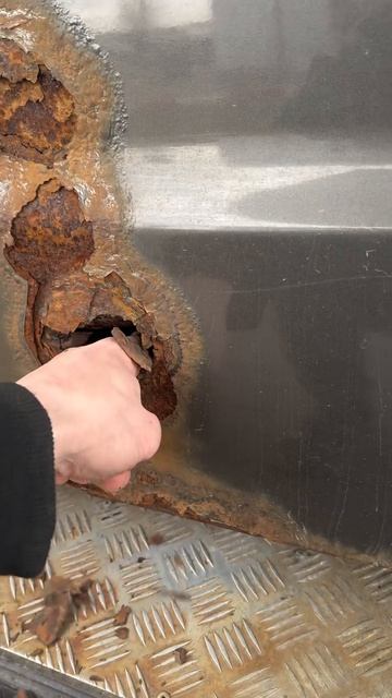 Эта Ржавчина  стала частью корабля. Без неё уже нельзя