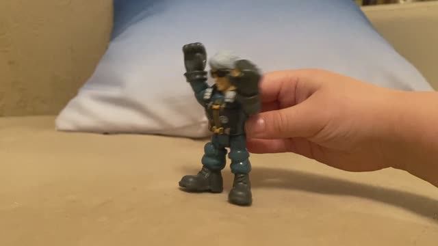 Мошенник ударил робота