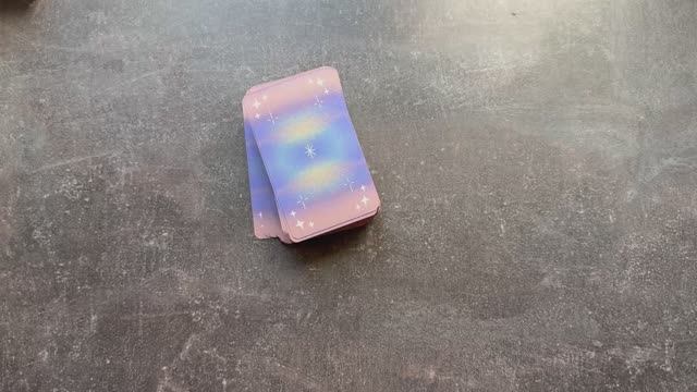 что его /ее волнует? что происходит в жизни человека? таро расклад