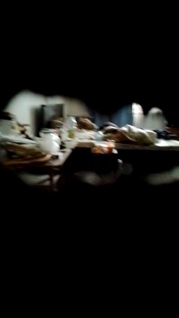 Замочная скважина соседа по коммуналке, как окно в европу. Помогите уехать! Сб 5336690144598952