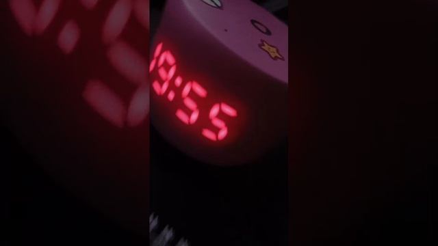 отвечаю на вопросы и кушаю