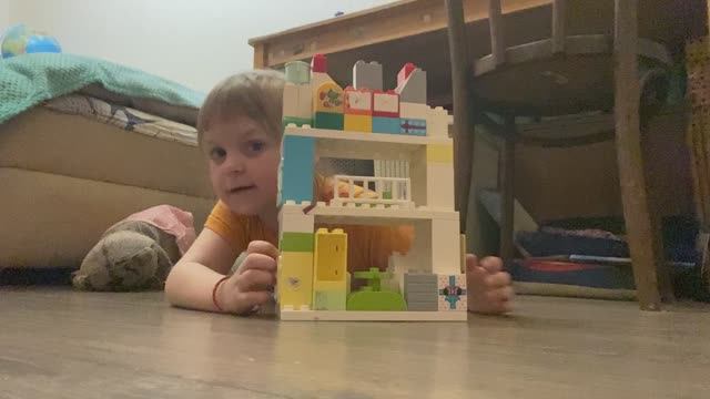 Ева построила новый дом