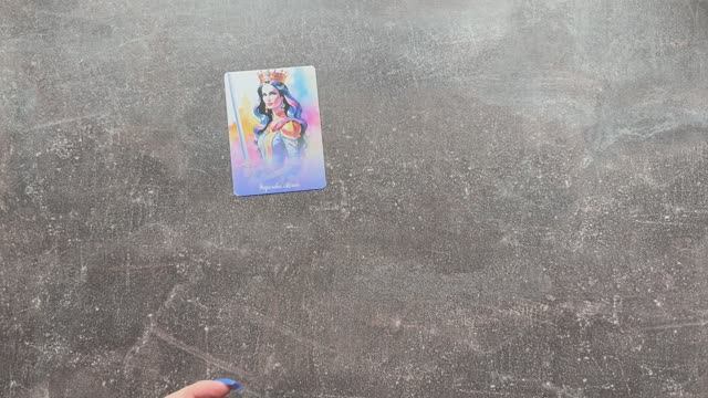 Королева мечей . Кто о вас думает? Какие у вас энергии? Таро расклад