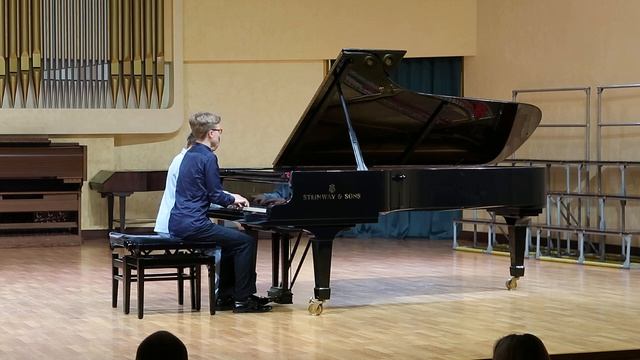 Г.Портнов. Галоп-мазурка из оперы _Король и золушка_. Исп.Кирилл Олейник, Александра Астахова.mp4