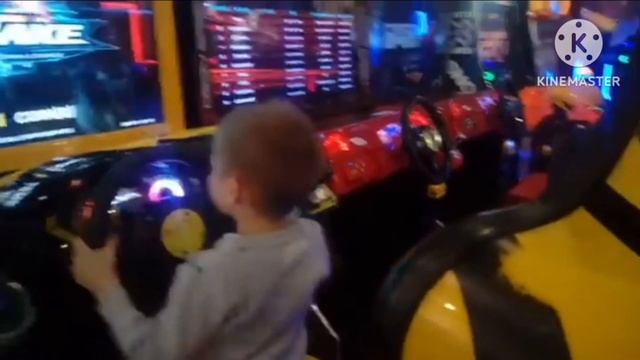 После Чадограда я поиграл на детских игровых автоматах!