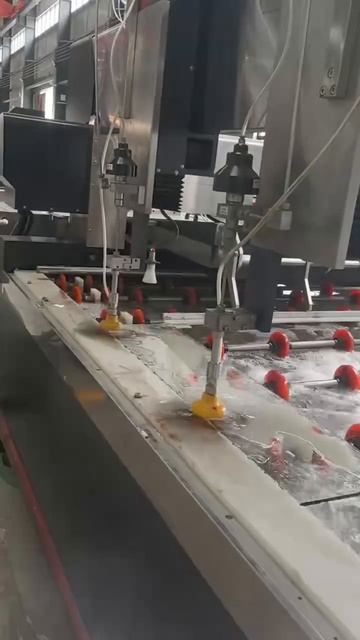 Работа Автоматического гидроабразивного центра для производства отверстий и вырезов в стекле