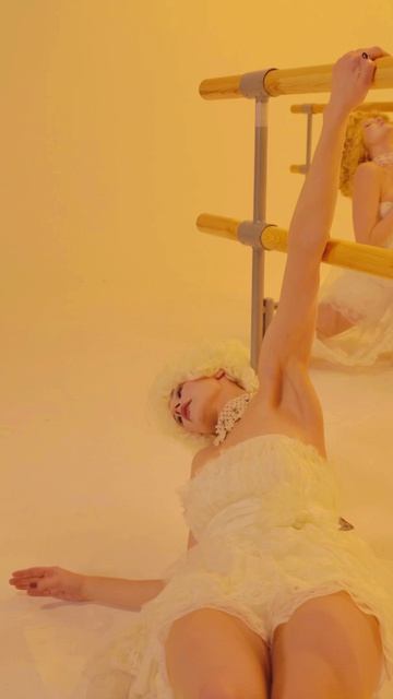 Шоу «Раздевайся и качай», вдохновленное аэробикой прошлых десятилетий