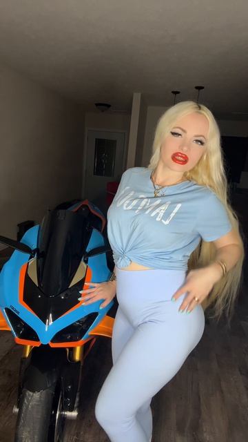 Катя Алмаз мото девушка на Дукати Ламборгини