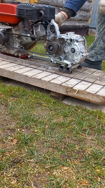 Мотовездеход с силовой установкой из мотоблочного двигателя и картера от мопеда альфа