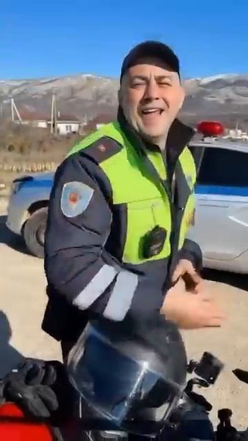 Хотите меня арестовать? Я блогер! Что же я хочу сказать! Мем!