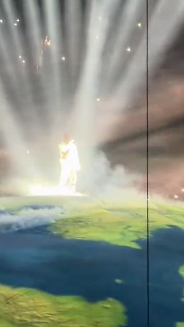 Kanye West VS TAtUКани Вест сошел с ума  Https://rutube.ru/video/980ad6ff1bf61787c822de6558d9a793/