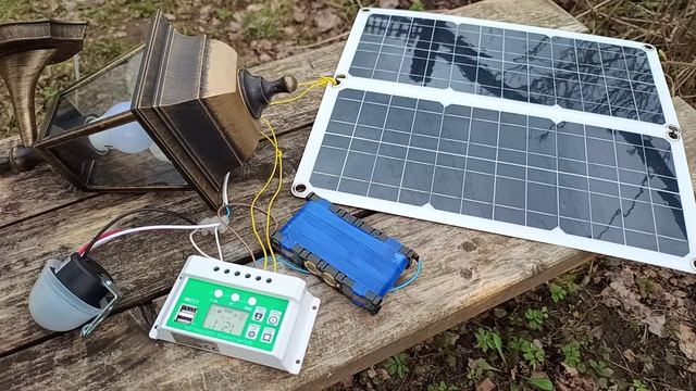 Уличный фонарь с солнечной зарядкой