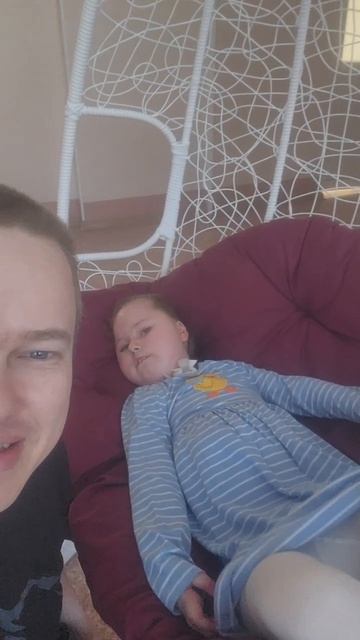 сюда наверное только ради качельки то и ездим  доброго всем дня друзья    евасма1 папасаша