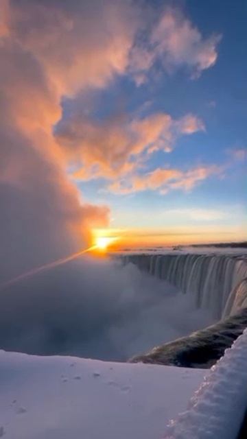 Восход солнца над Ниагарским водопадом