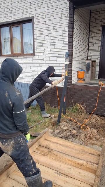 Самоделка Как вкрутить сваи своими руками #diy #полезныесоветы #хитрости #врек #shorts