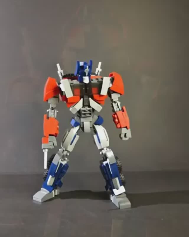 Оптимус Прайм из лего