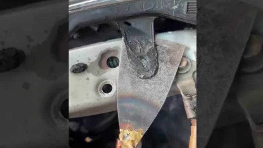 Ремонт поврежденных фар шпателем Automobile Canalautomotivo автомобили