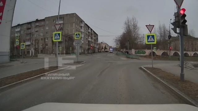 В Краснотурьинске легковушка не пропустила карету скорой помощи с включенными спец сигналами

Авария