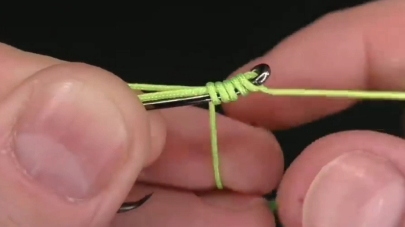 Простой и очень надёжный рыболовный узел.