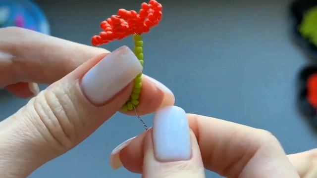Миниатюрный букетик цветов из бисера. Урок 🌸