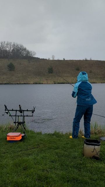 Беги Юля беги! рыбалка Fishing рыбалканаозере кормачки рыбалканафидер ловля карась