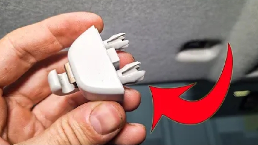 Как снять крепление козырька, не сломав его и потолок: Фольксваген, Шкода, Ауди