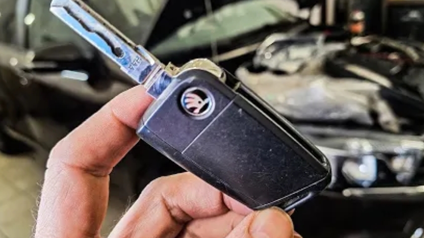 Замена батарейки в ключе Skoda Rapid, Octavia, Superb, Kodiaq