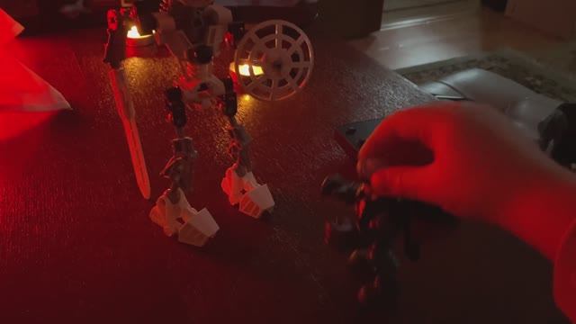 Мошенник и Робот дерутся