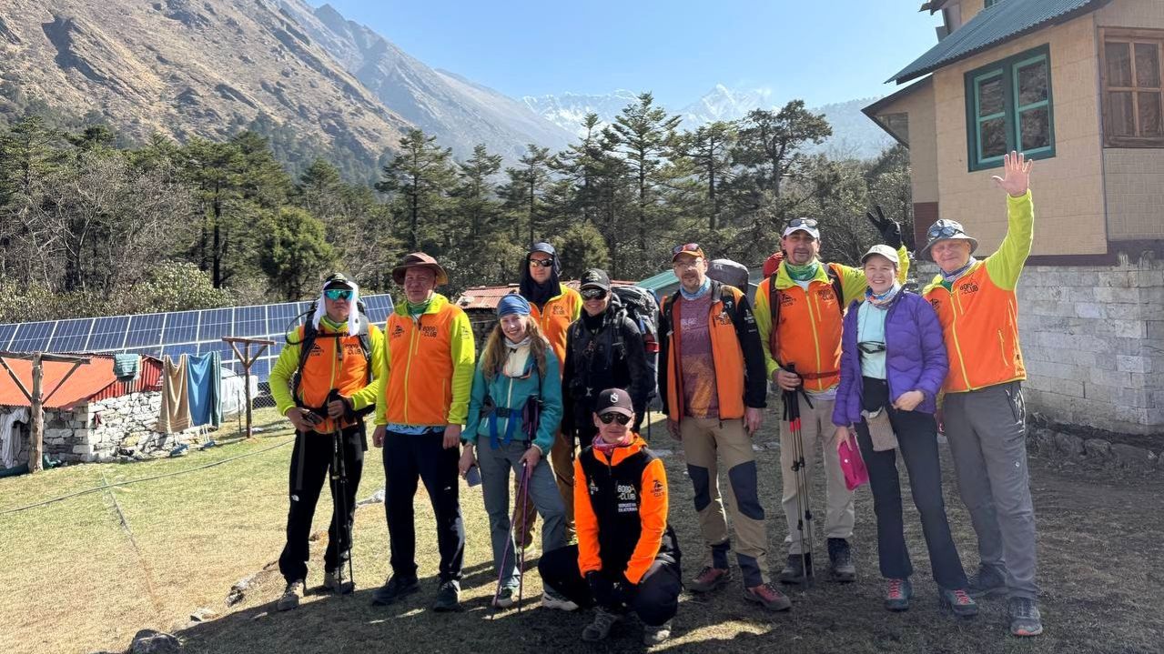 Эверест Трек. Фрагменты перехода Группы Клуба 7 Вершин «Еще чуть-чуть»  в деревню Дингбоче