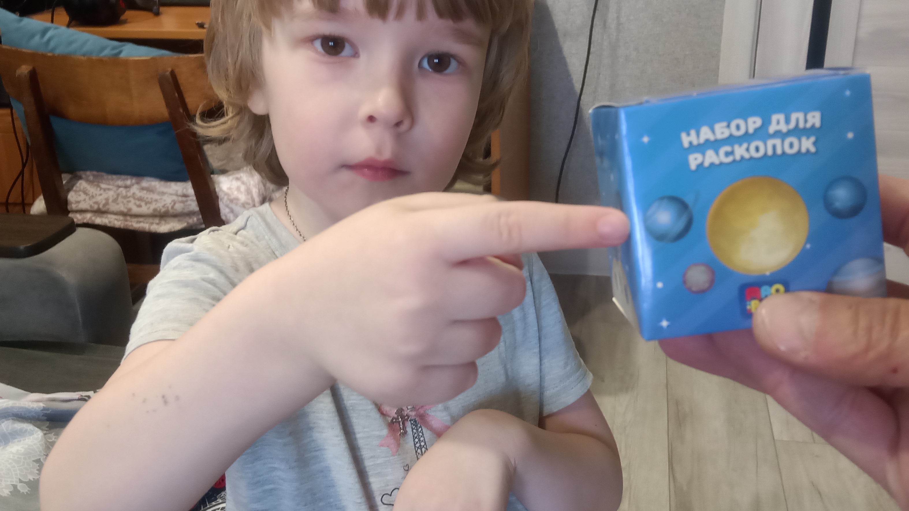 КУПИЛ СТРАННУЮ ИГРУШКУ АНДРЕЮ: ЧТО ЭТО ТАКОЕ? НАБОР ДЛЯ РАСКОПОК – ОБЗОР И РЕАКЦИЯ 😱🥚