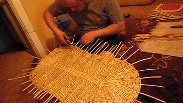 плету дно для люльки