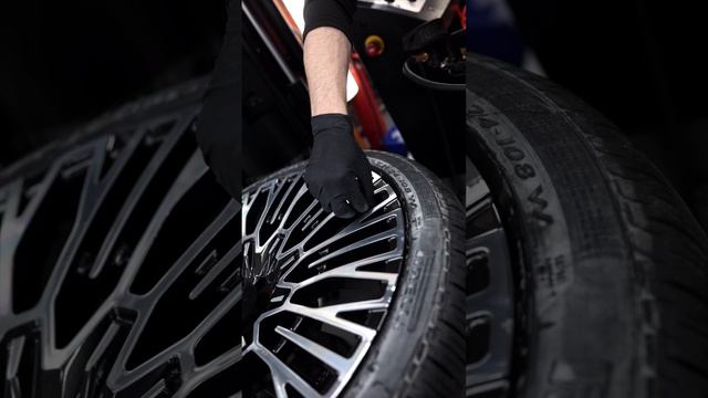 Фирменный шиномонтаж на стендах Hunter для Zeekr 9X