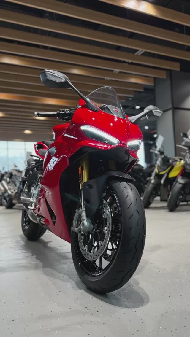 Ducati Panigale V2S (2025) VIN: ZDM3H00AASB000971