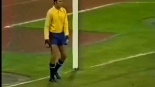 Суперкубок УЕФА 1975 год . первый матч Бавария Мюнхен - Динамо Киев 0 : 1 .