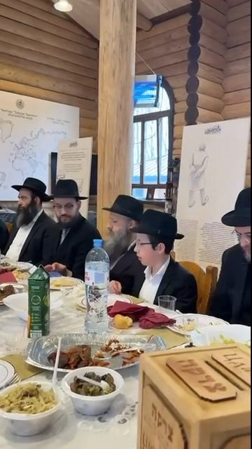 Церемония возложения тфилина сыну раввина города Тольятти