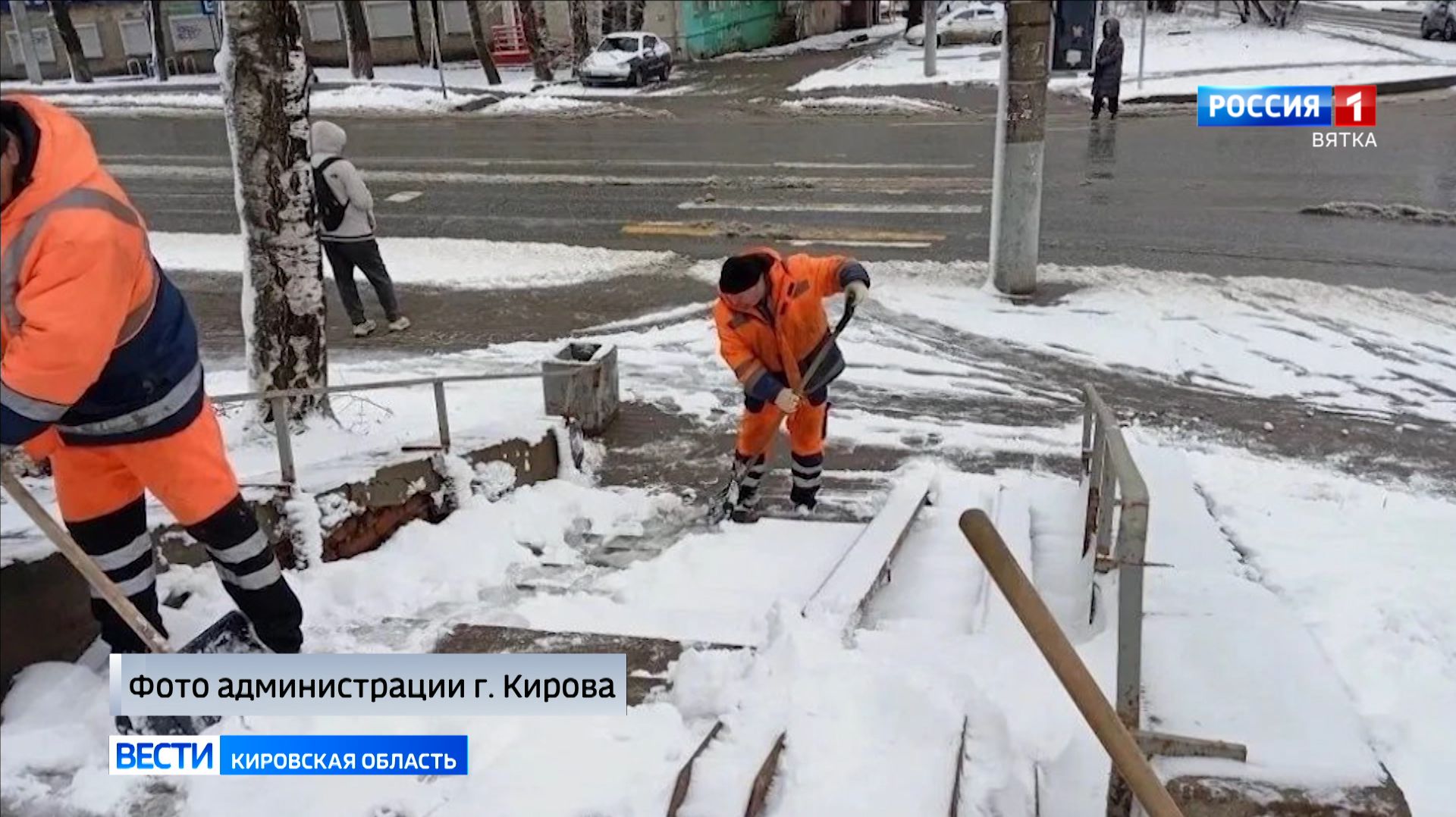 На улицах города работает снегоуборочная техника