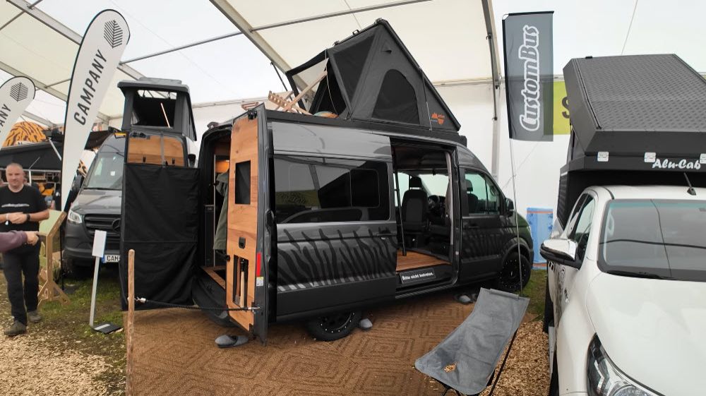 Дом на колёсах 🔴 3,49 т, 4×4, на 5 человек с душем: Campervan 2025
