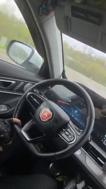 Мизинцем крепко крепко держу