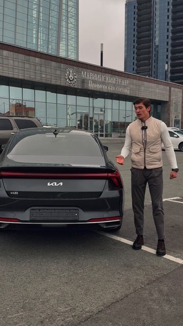 KIA K8 — тот самый бизнес-класс, который берут вместо Camry, но получают больше.