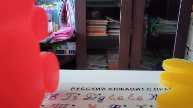 Валера и Желтобрюх спорят с чупа-чупсом!